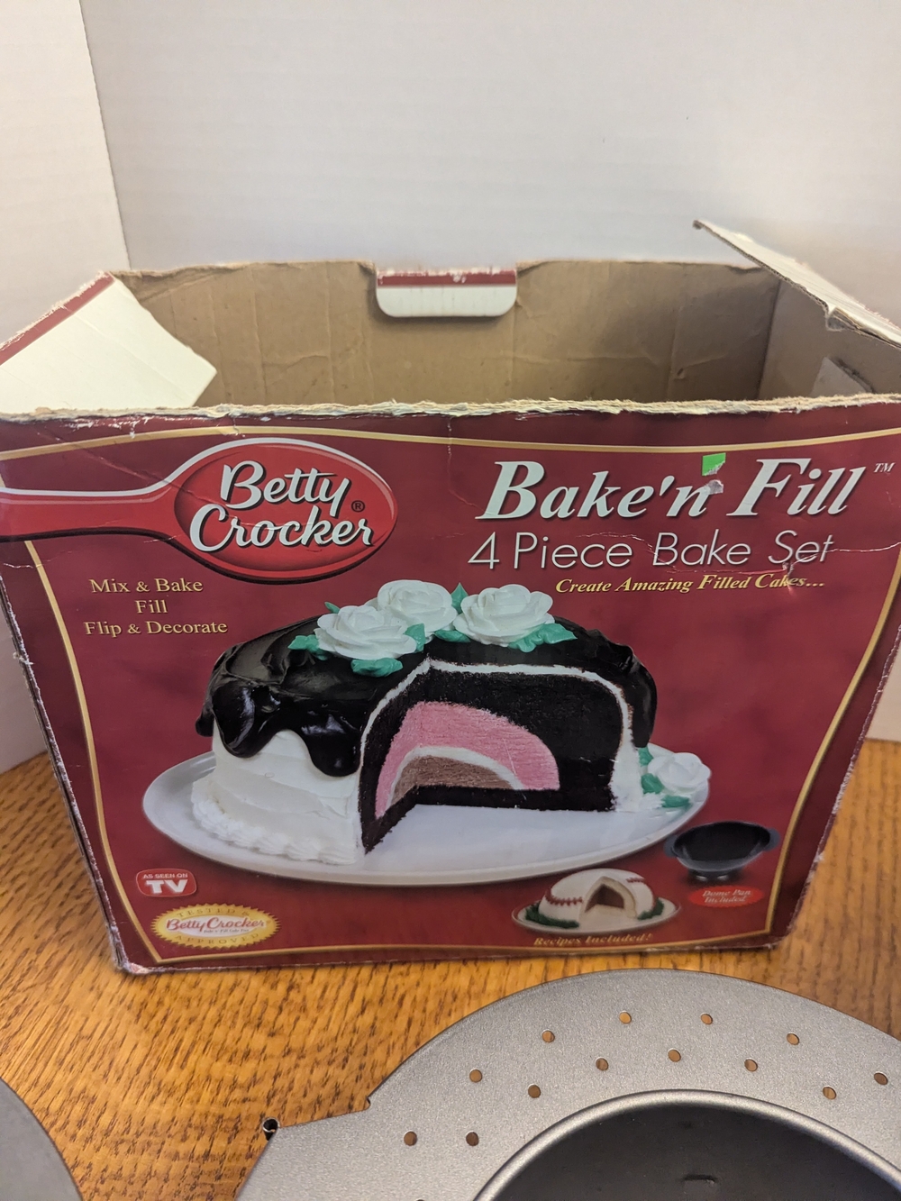 Betty Crocker Bake'n Fill 4-Piece Non-stick Bakeware Set- Dome, Round & Base Pan - Picture 8 of 11